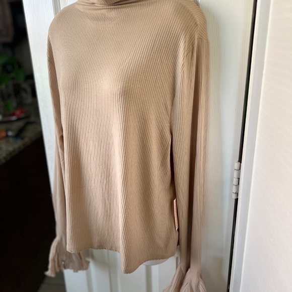 LOVEFOOL Turtleneck Top Pleated Bell Sleeve Blouse - Picture 5 of 9